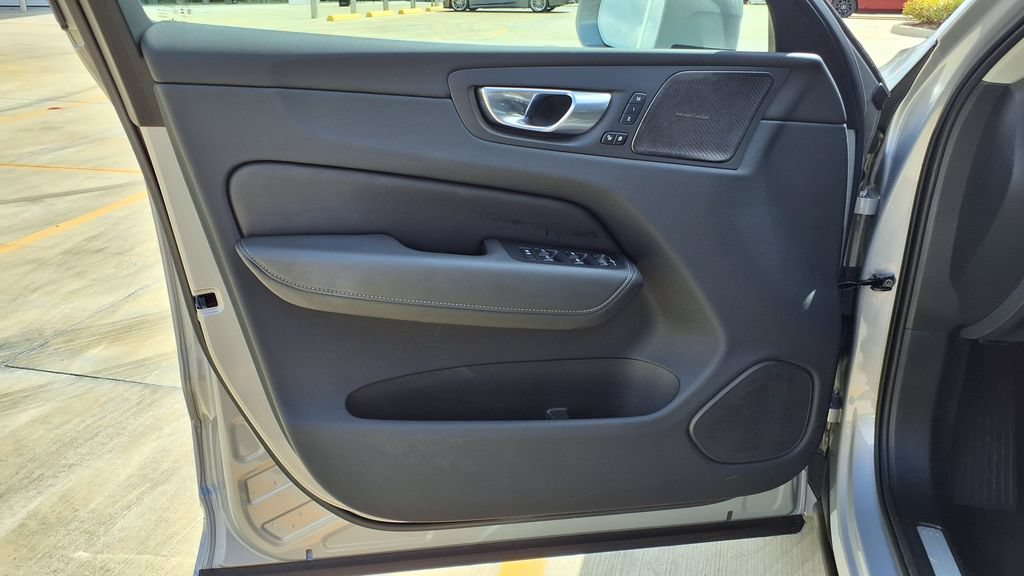Certified 2023 Volvo XC60 B5 Ultimate w/ Climate Package FWD image 14