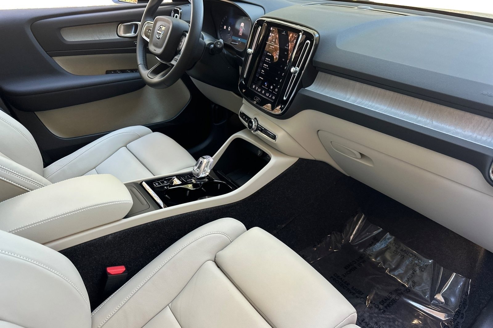 New 2026 Volvo XC40 B5 Plus w/ Protection Package Premier image 18