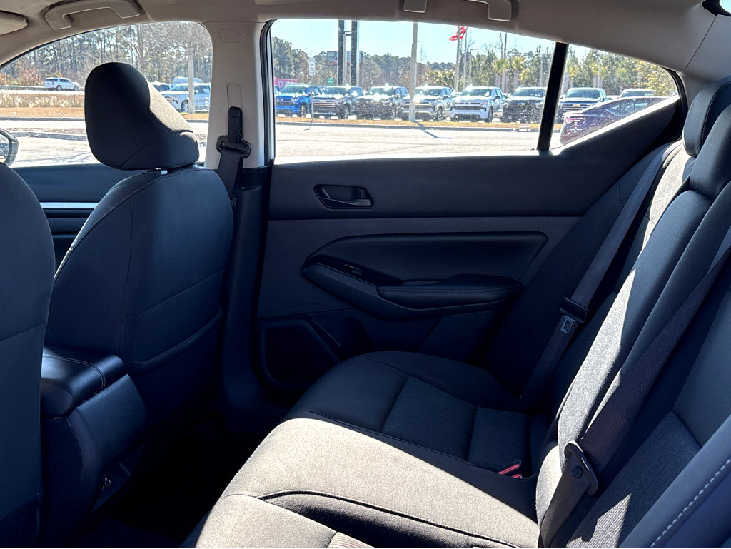 Used 2023 Nissan Altima 2.5 SV FWD image 17