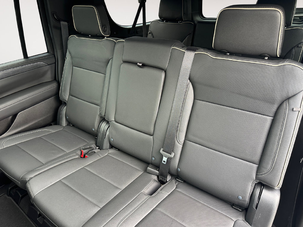 Used 2023 GMC Yukon XL SLT w/ Max Trailering Package AWD/4WD image 13