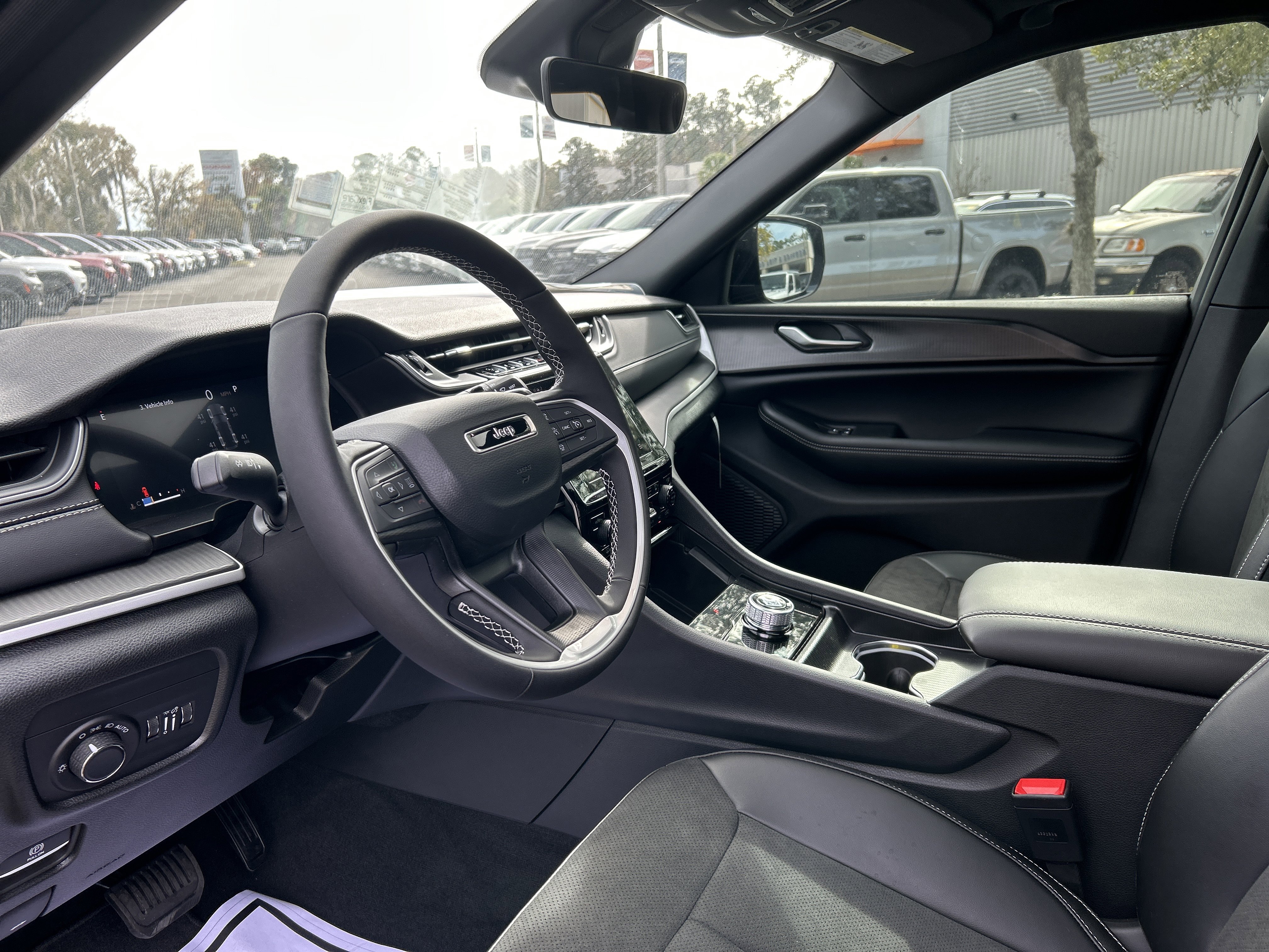 New 2025 Jeep Grand Cherokee Altitude image 16