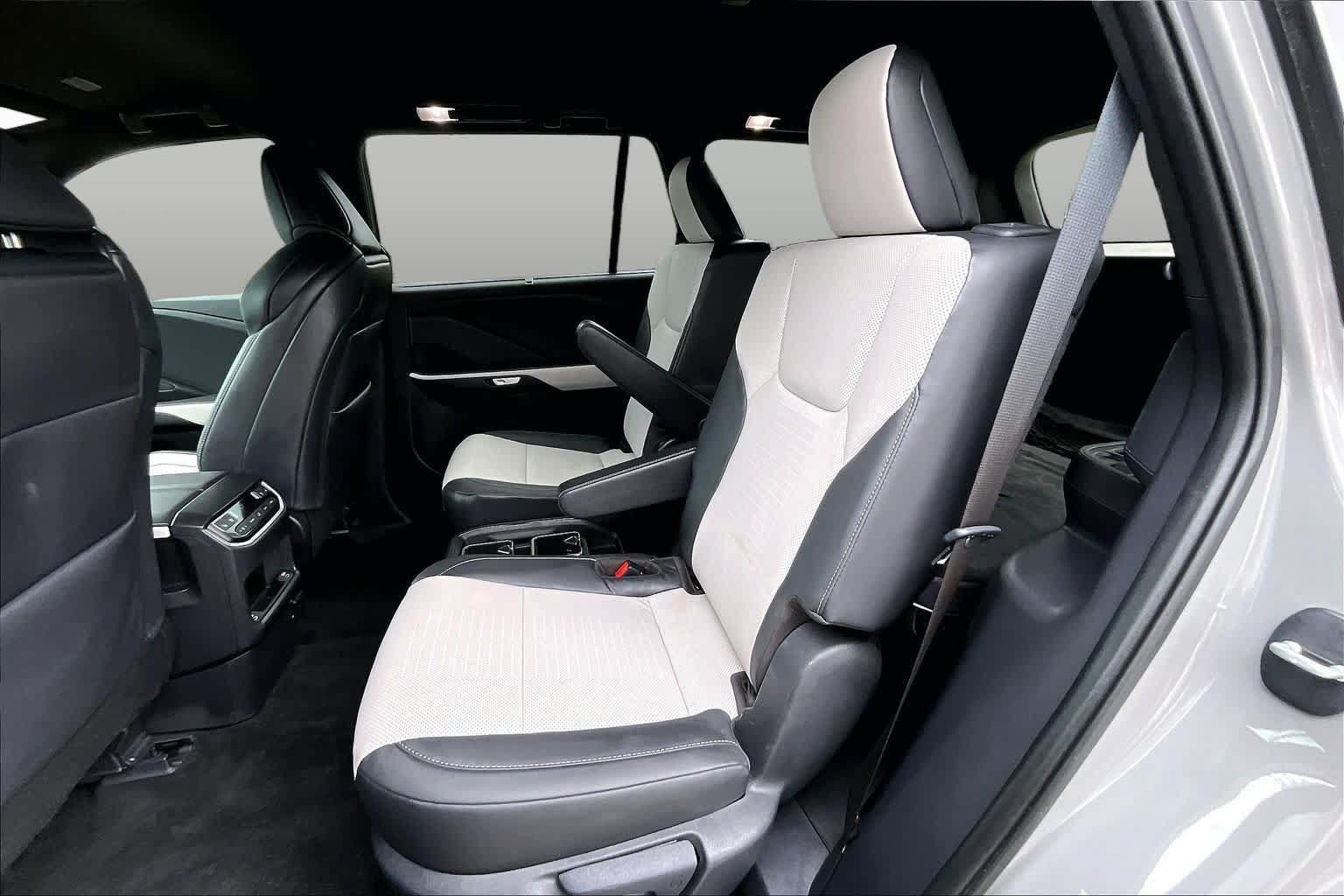 Used 2025 Lexus TX 500h AWD w/ Technology Package image 21