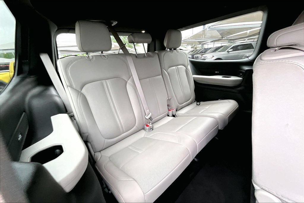 Used 2025 Jeep Wagoneer 4WD image 39