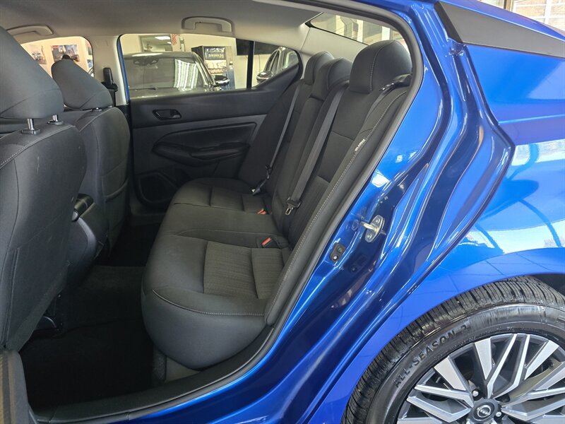 Used 2025 Nissan Altima 2.5 SV FWD image 12