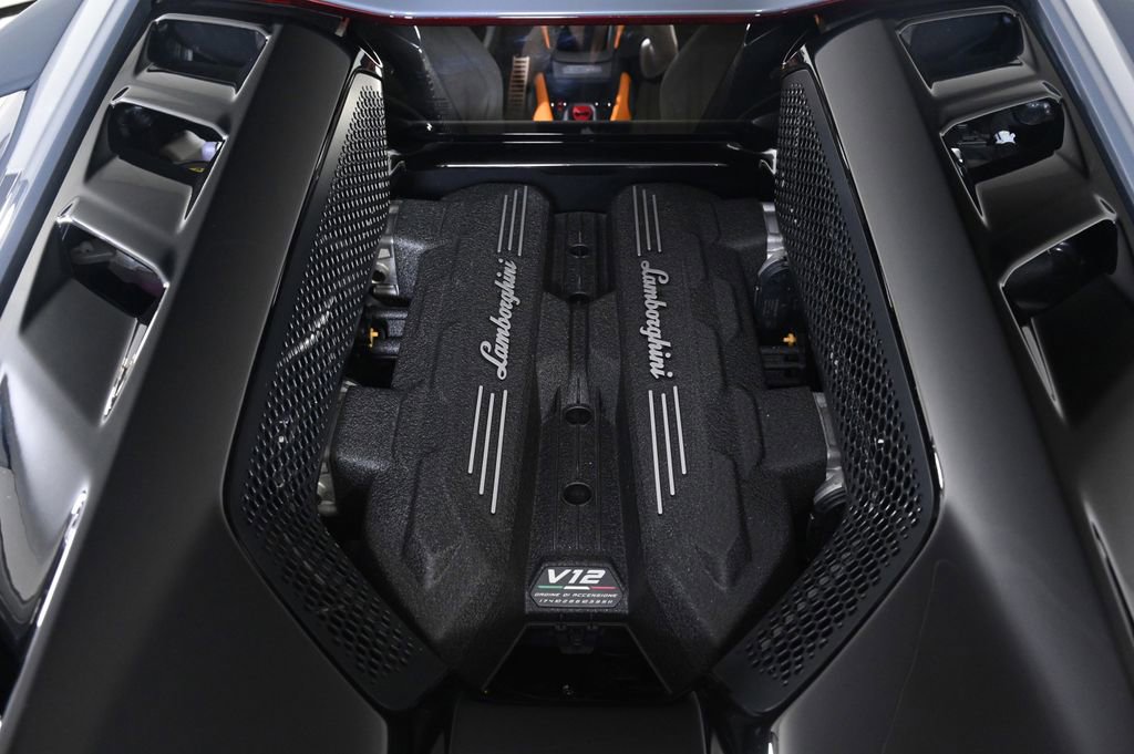 Used 2025 Lamborghini Revuelto image 31