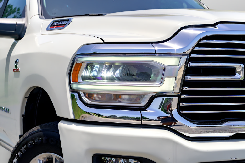 Used 2024 RAM 3500 Laramie AWD/4WD image 3