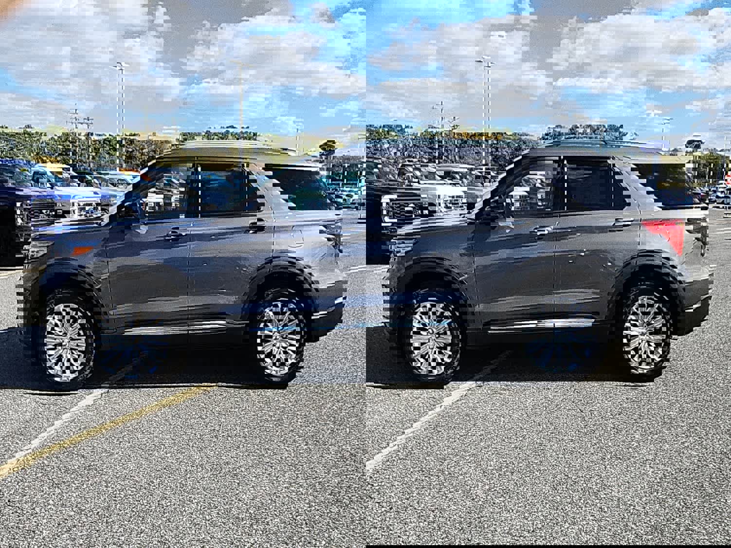 Used 2023 Ford Explorer Limited w/ Hybrid Equipment Group 310A image 5