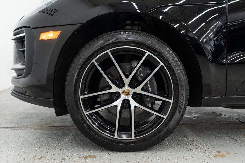 Used 2023 Porsche Macan AWD/4WD image 30
