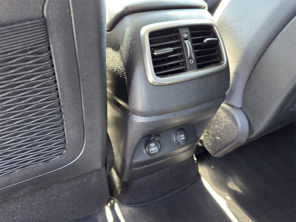 Used 2017 Kia Sorento LX w/ LX Convenience Package image 13