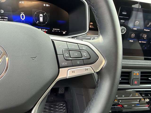 Certified 2025 Volkswagen Taos SE image 16