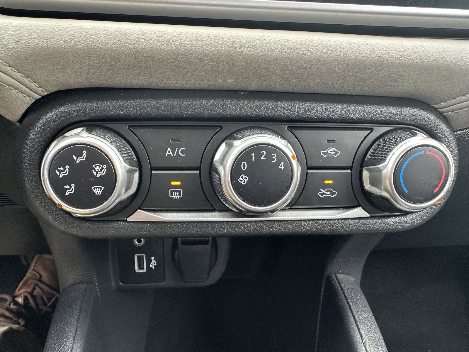 Used 2020 Nissan Versa SV image 10