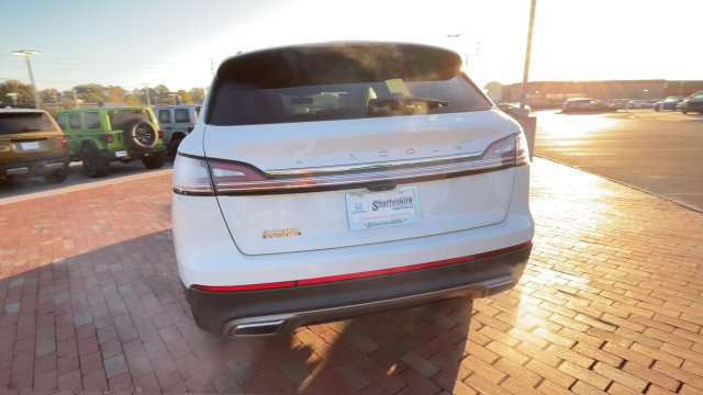 Used 2022 Lincoln Nautilus Reserve AWD/4WD image 8