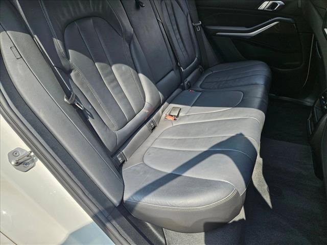Used 2022 BMW X5 sDrive40i w/ M Sport Package RWD image 18