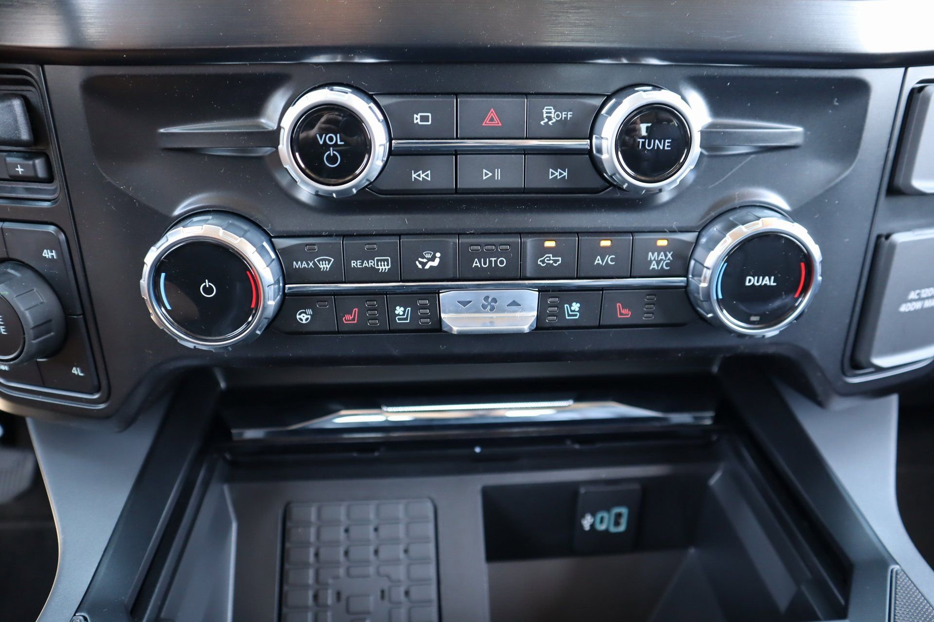 New 2026 Ford F350 Lariat w/ Black Appearance Package image 7