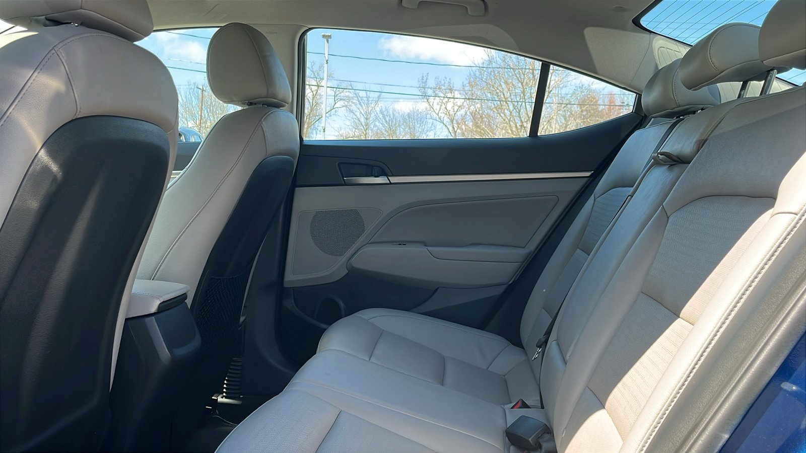 Used 2017 Hyundai Elantra Limited image 22