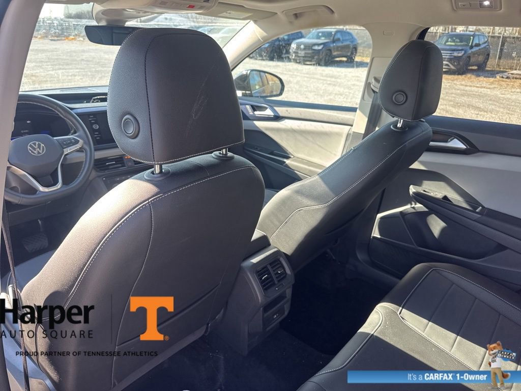 Used 2023 Volkswagen Taos SE w/ Panoramic Sunroof Package image 11