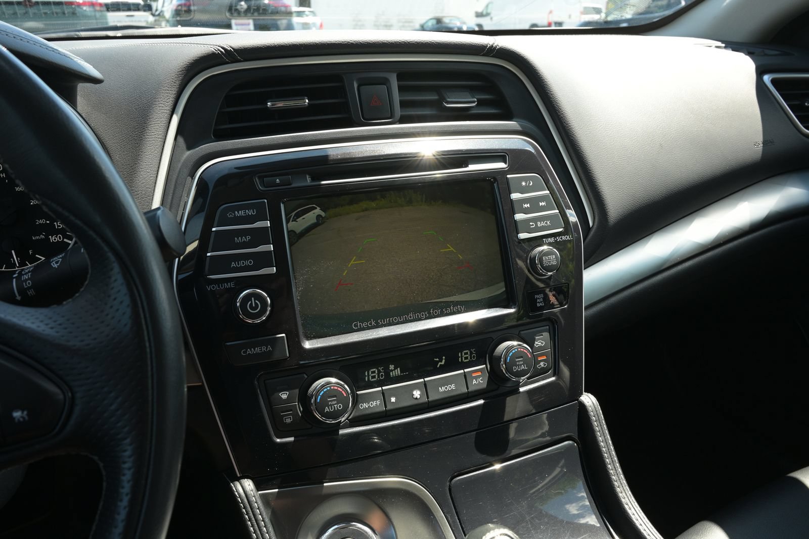 Used 2023 Nissan Maxima SL FWD image 2