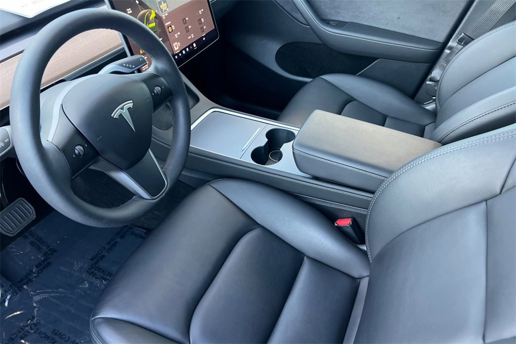 Used 2023 Tesla Model Y Long Range image 10