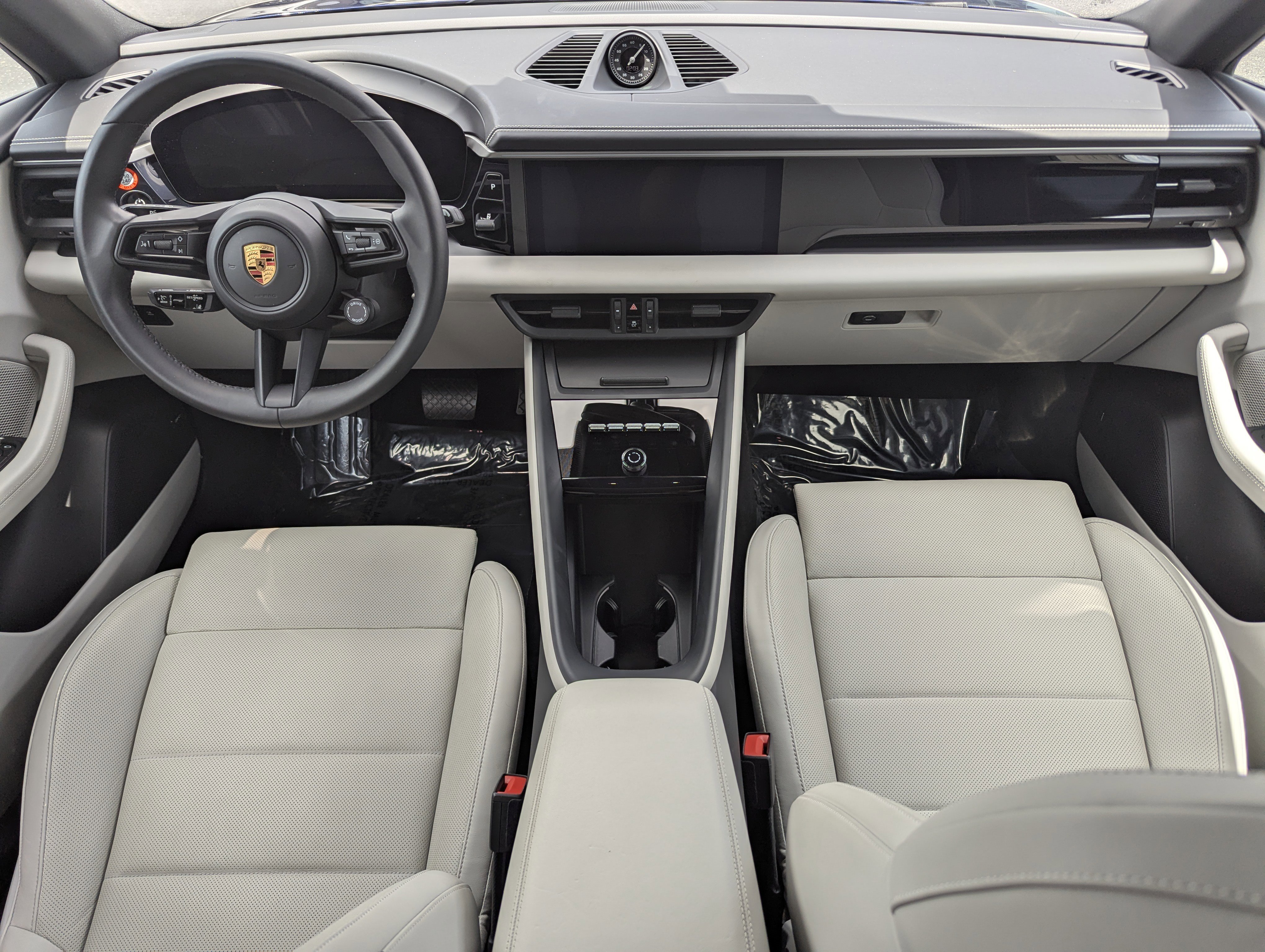 Certified 2025 Porsche Macan Electric RWD image 16