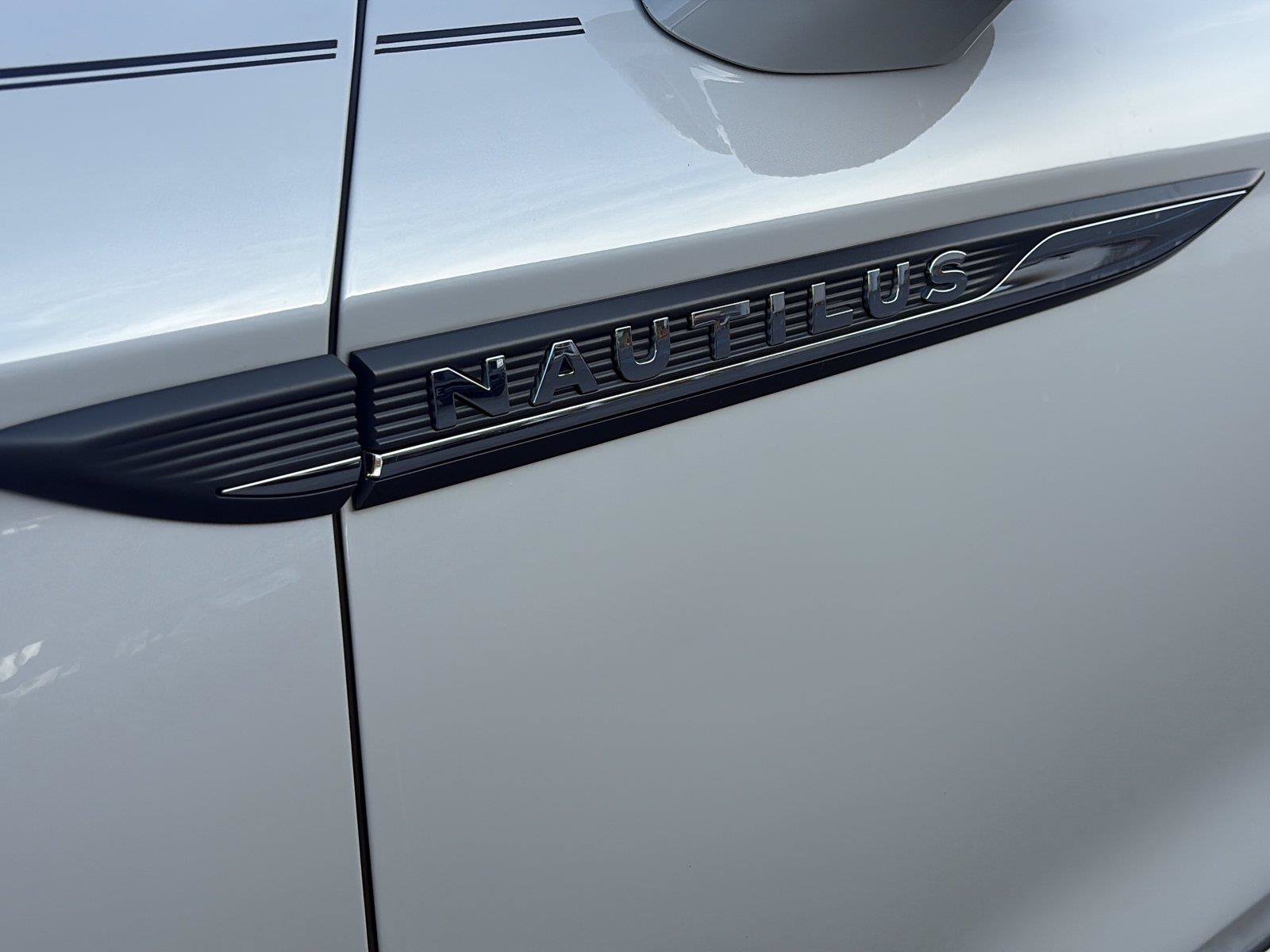 Used 2020 Lincoln Nautilus Reserve w/ Cargo Utility Package AWD/4WD image 39