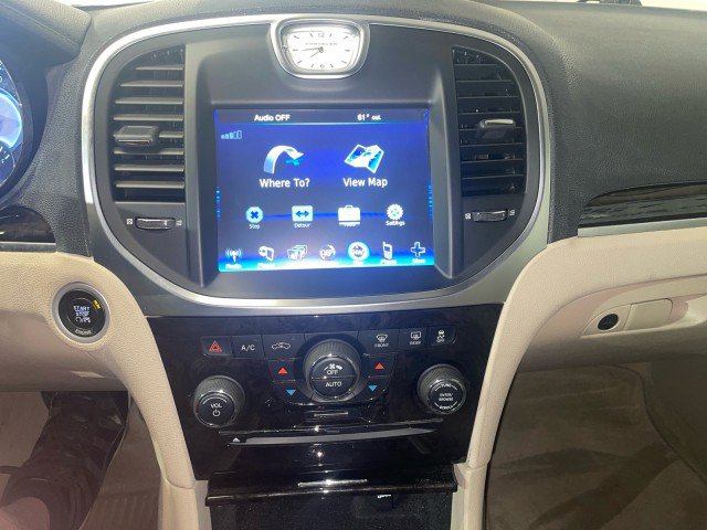 Used 2013 Chrysler 300 w/ Driver Convenience Group image 21