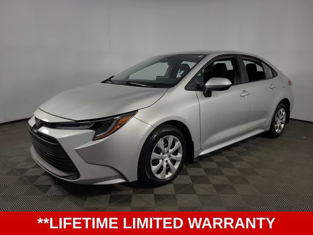 Used 2025 Toyota Corolla LE FWD image 3