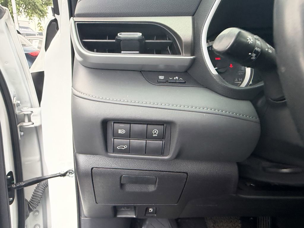 Used 2023 Toyota Highlander XLE AWD/4WD image 20