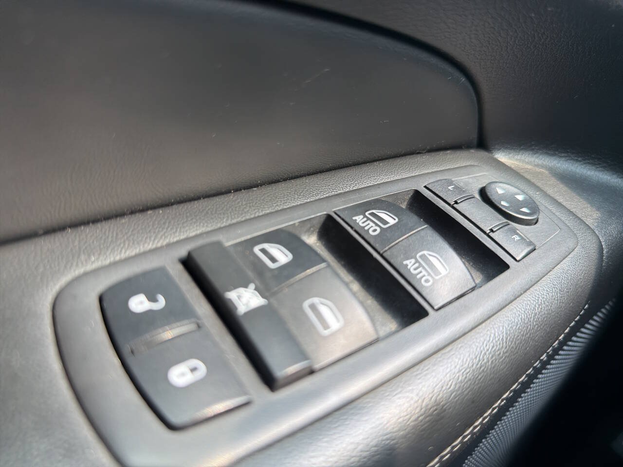 Used 2019 Jeep Grand Cherokee Laredo AWD/4WD image 11