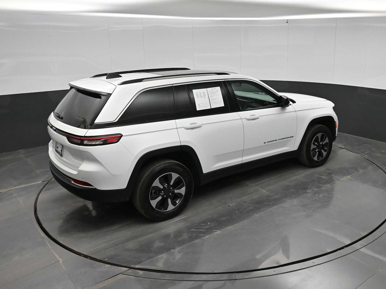 Used 2024 Jeep Grand Cherokee Limited 4xe AWD/4WD image 31