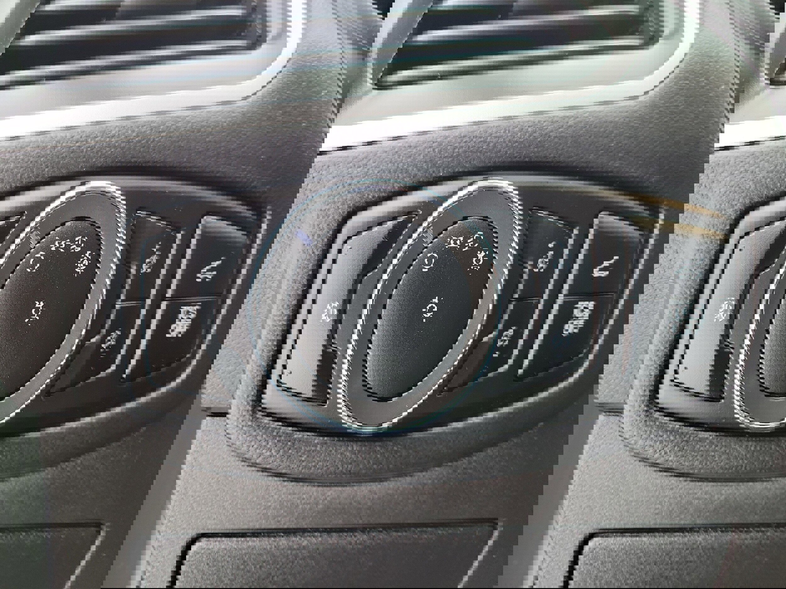 Used 2024 Ford Edge SEL w/ Convenience Package image 22