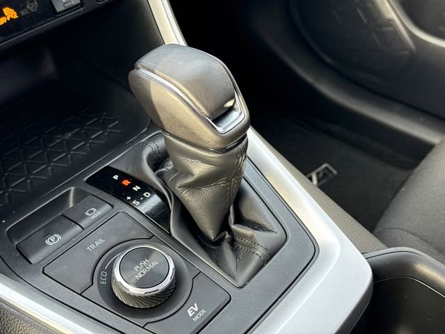 Used 2025 Toyota RAV4 SE w/ Convenience Package image 26