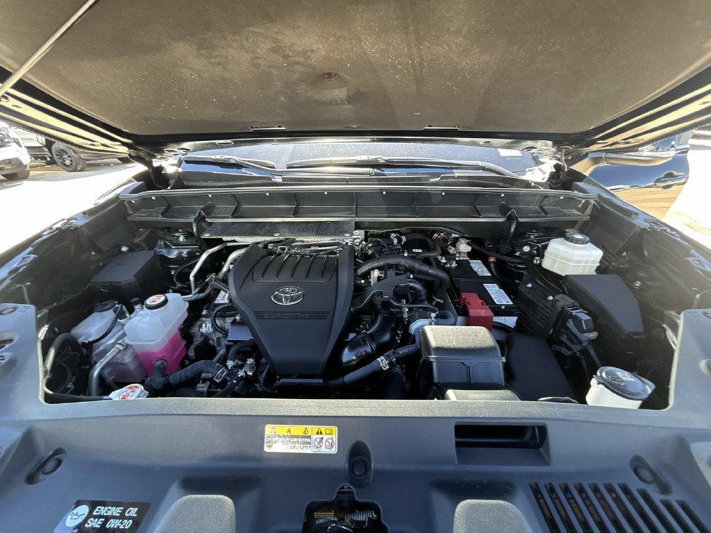 Used 2025 Toyota Highlander LE AWD/4WD image 36