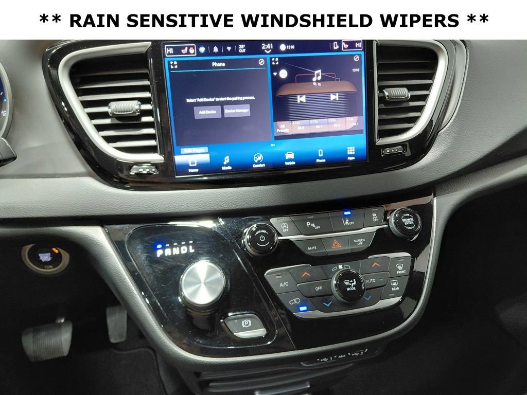 Used 2025 Chrysler Pacifica Select image 16