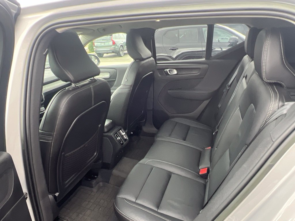 Certified 2023 Volvo XC40 B5 Ultimate w/ Climate Package AWD/4WD image 17