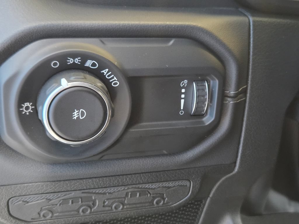 Used 2024 Jeep Wrangler Unlimited Sahara w/ Technology Group AWD/4WD image 34