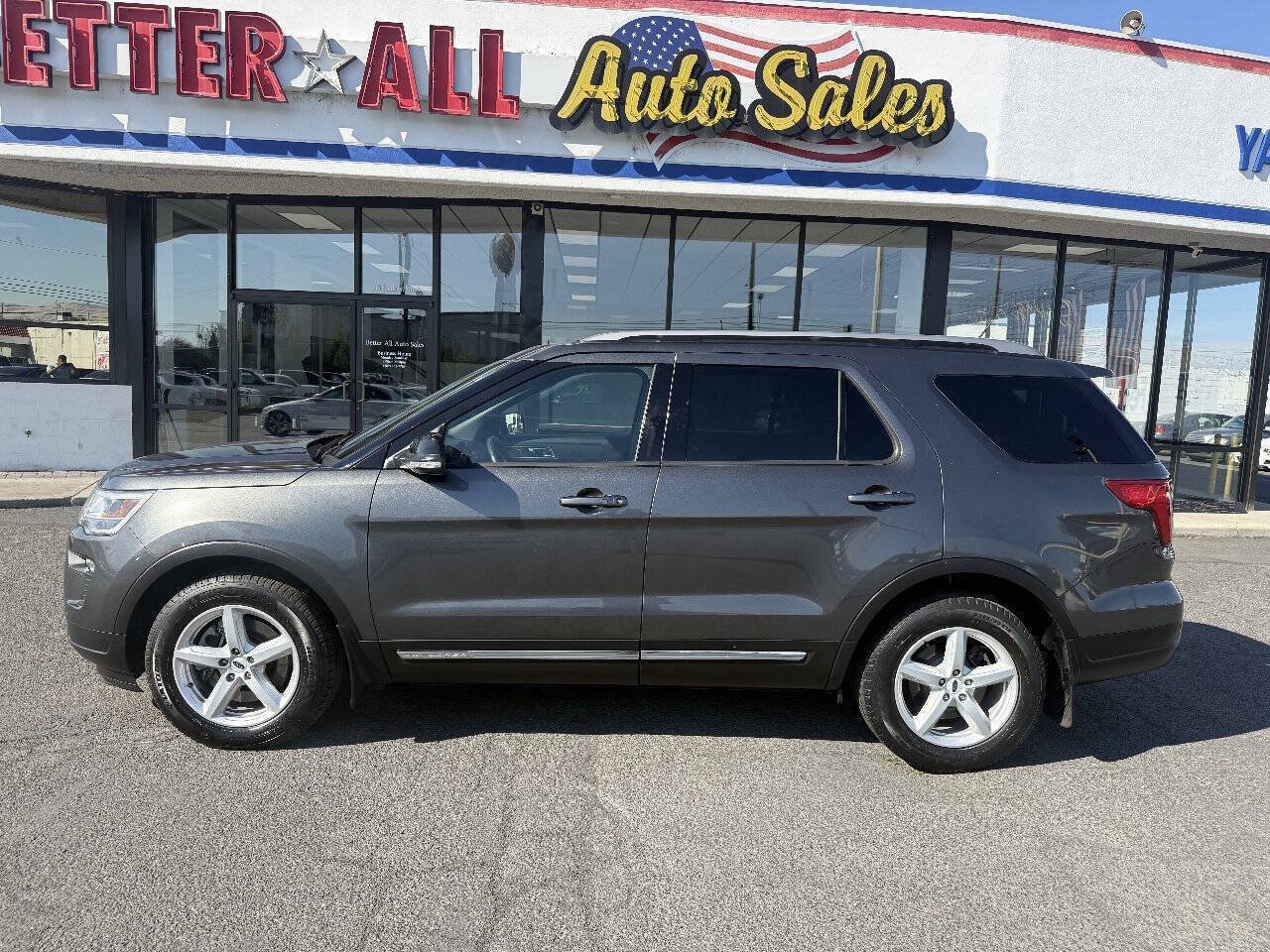 Used 2018 Ford Explorer XLT w/ Equipment Group 202A FWD image 8