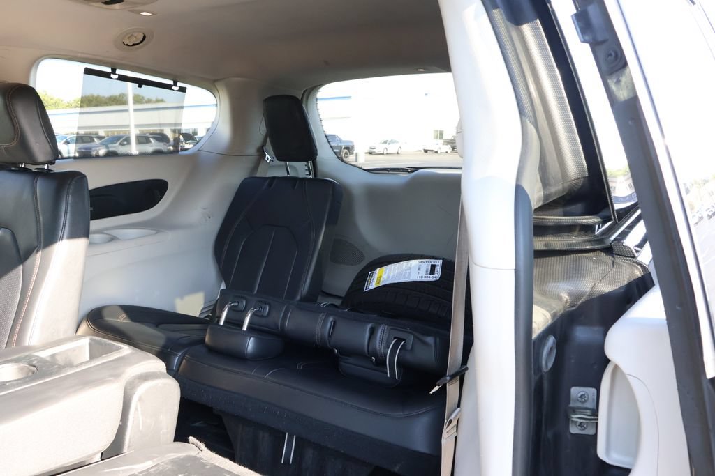 Used 2017 Chrysler Pacifica Touring-L Plus FWD image 30