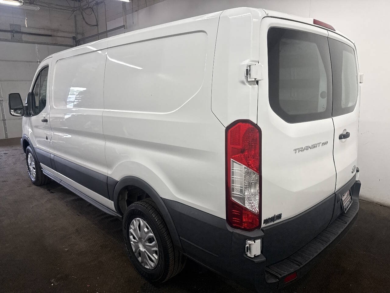 Used 2018 Ford Transit 250 130 Low Roof w/ Exterior Upgrade Package RWD image 4