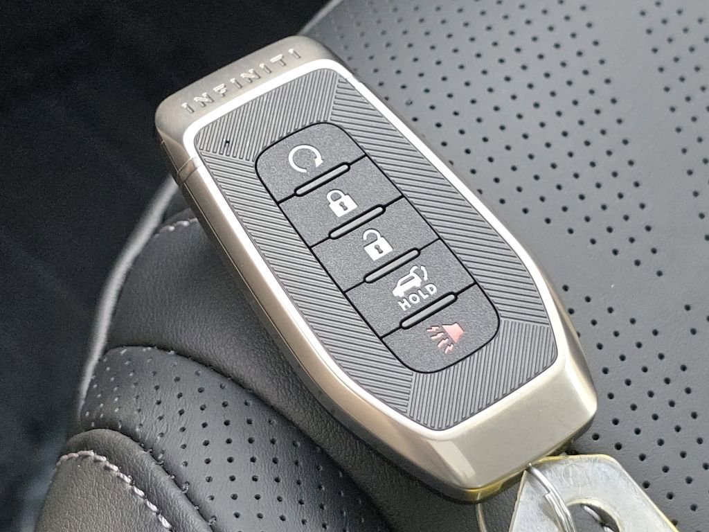 New 2025 INFINITI QX80 Sensory image 41
