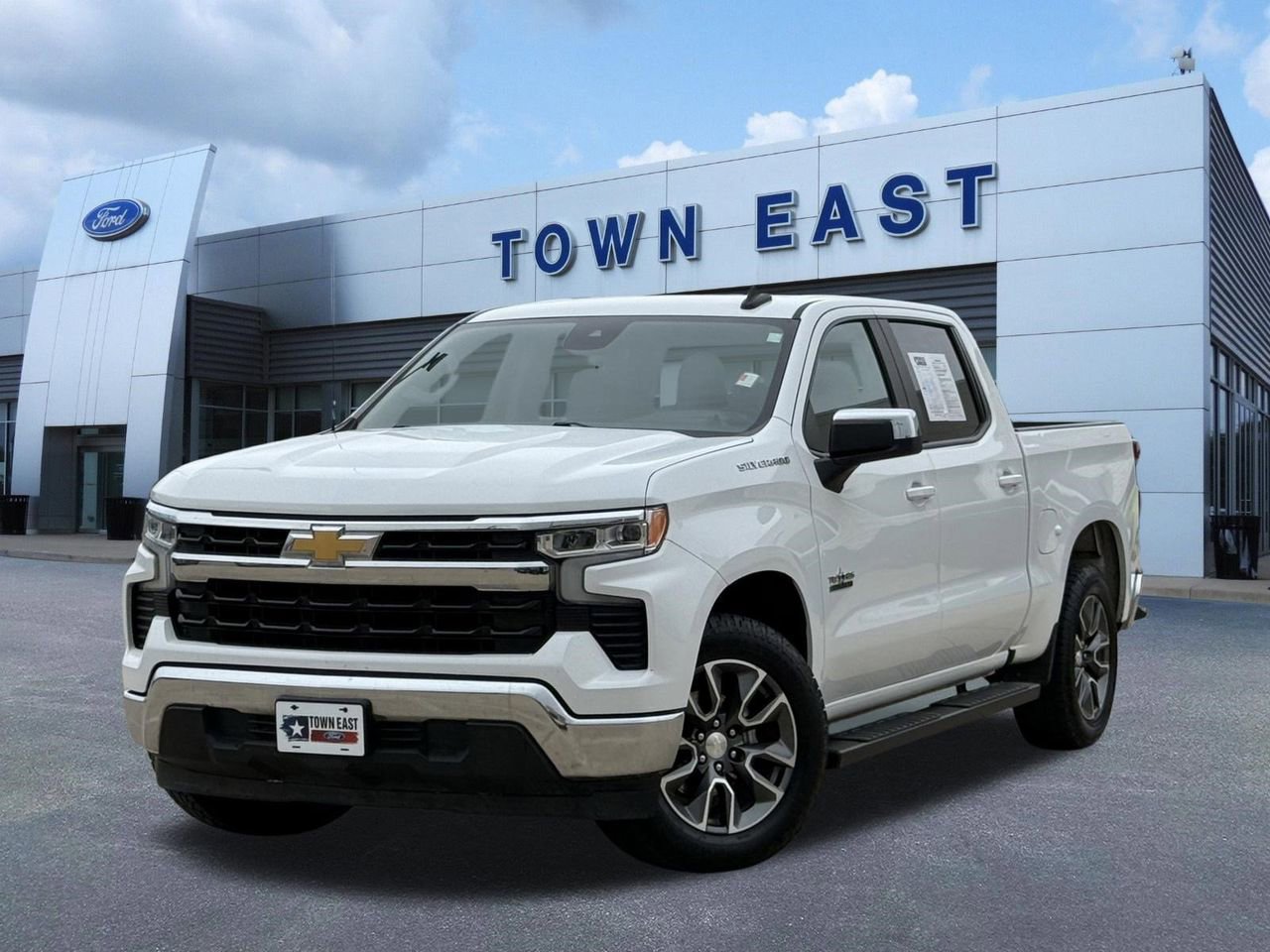 Used 2022 Chevrolet Silverado 1500 LT RWD image 1