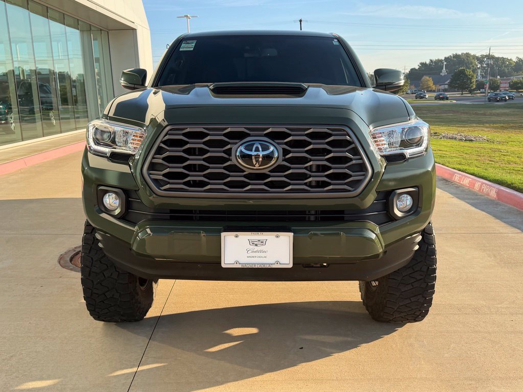 Used 2022 Toyota Tacoma TRD Sport AWD/4WD image 9