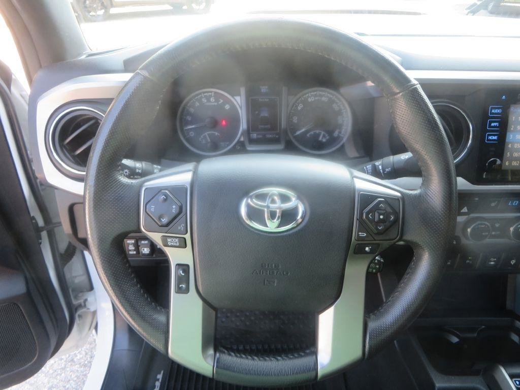 Used 2017 Toyota Tacoma Limited w/ Tow Package AWD/4WD image 17