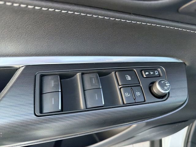 Certified 2023 Toyota Venza XLE AWD/4WD image 10