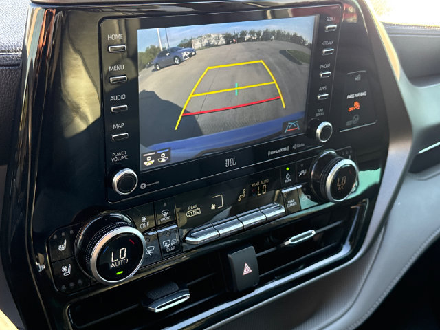 Used 2020 Toyota Highlander Limited FWD image 27
