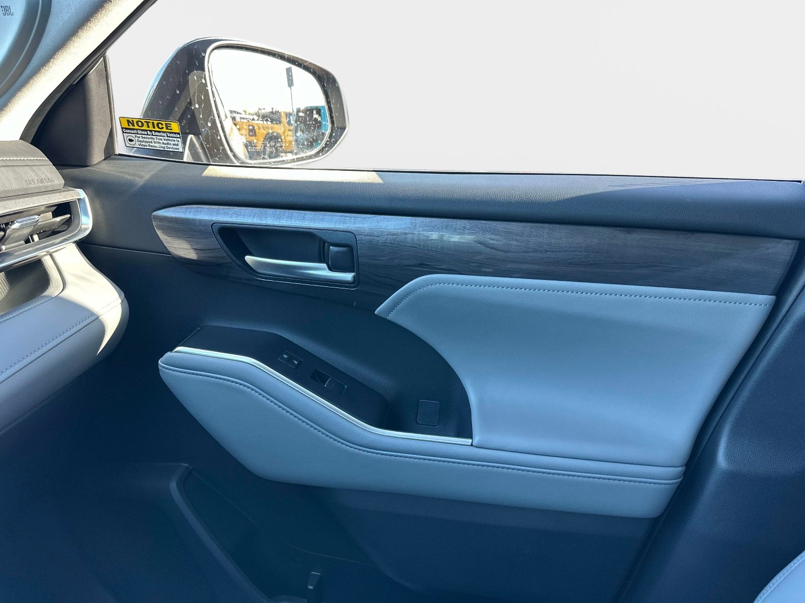 Used 2025 Toyota Highlander Limited image 27