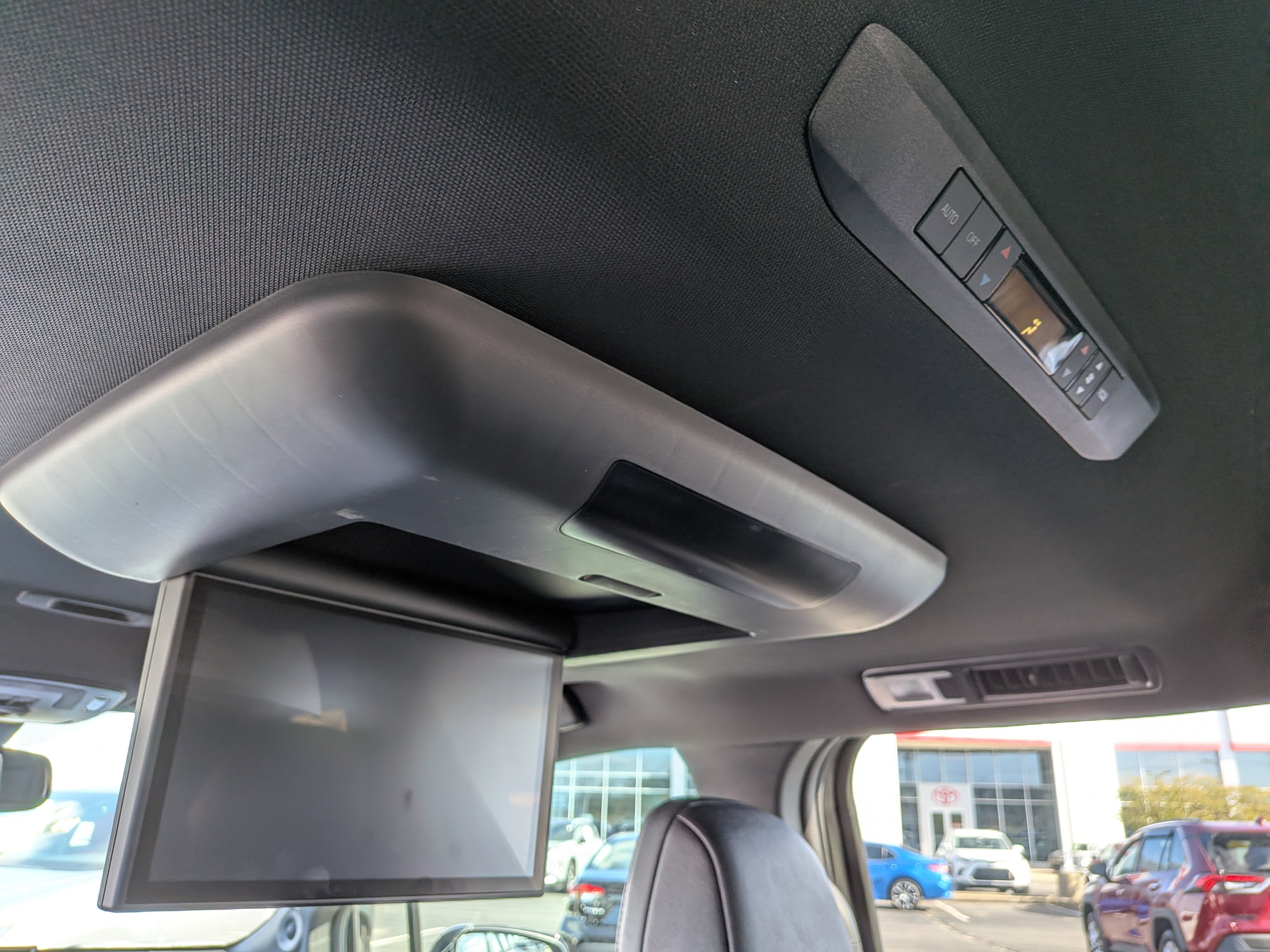 Used 2025 Toyota Sienna XSE w/ XSE Premium Package AWD/4WD image 20