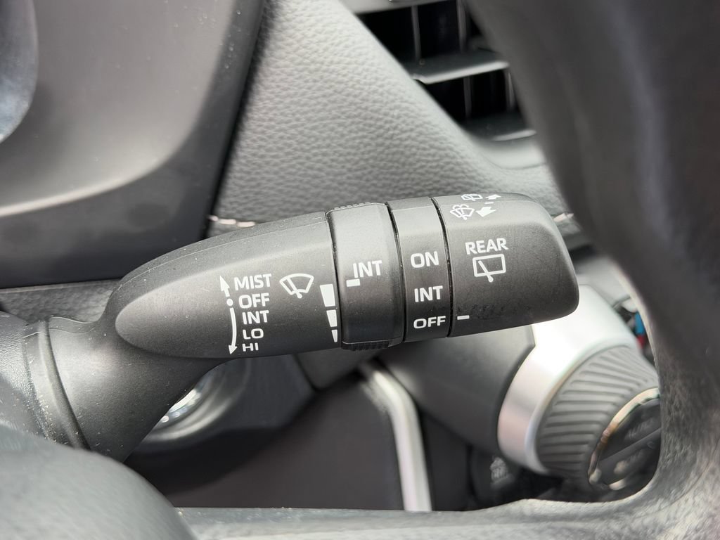 Used 2025 Toyota RAV4 XLE AWD/4WD image 32