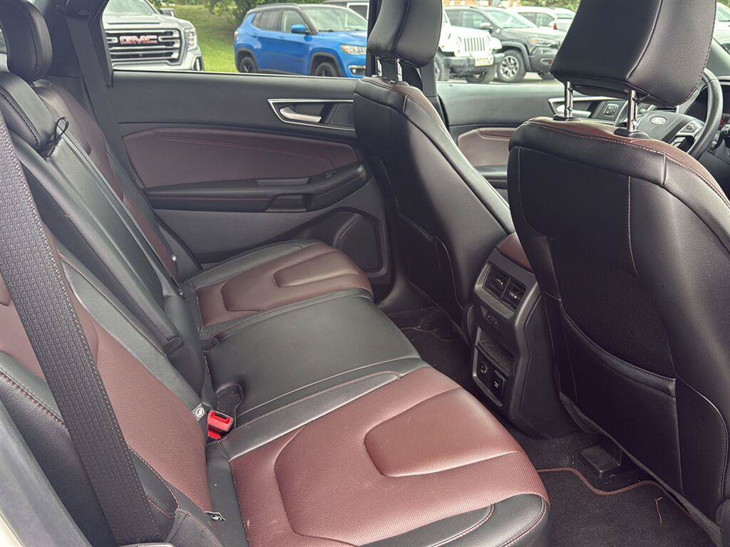 Used 2022 Ford Edge Titanium w/ Equipment Group 301A AWD/4WD image 11