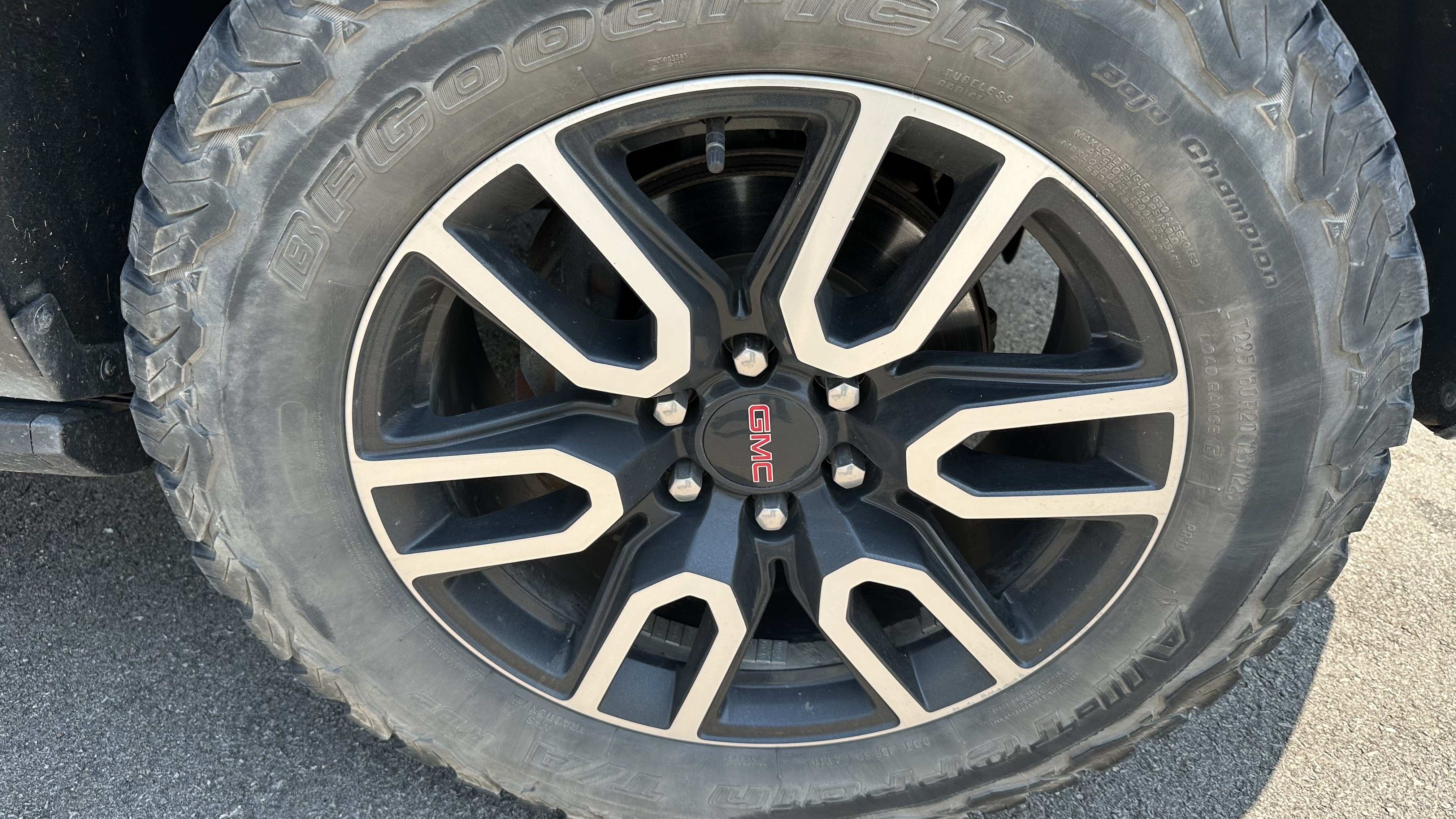 Used 2021 GMC Yukon AT4 w/ AT4 Premium Package AWD/4WD image 15