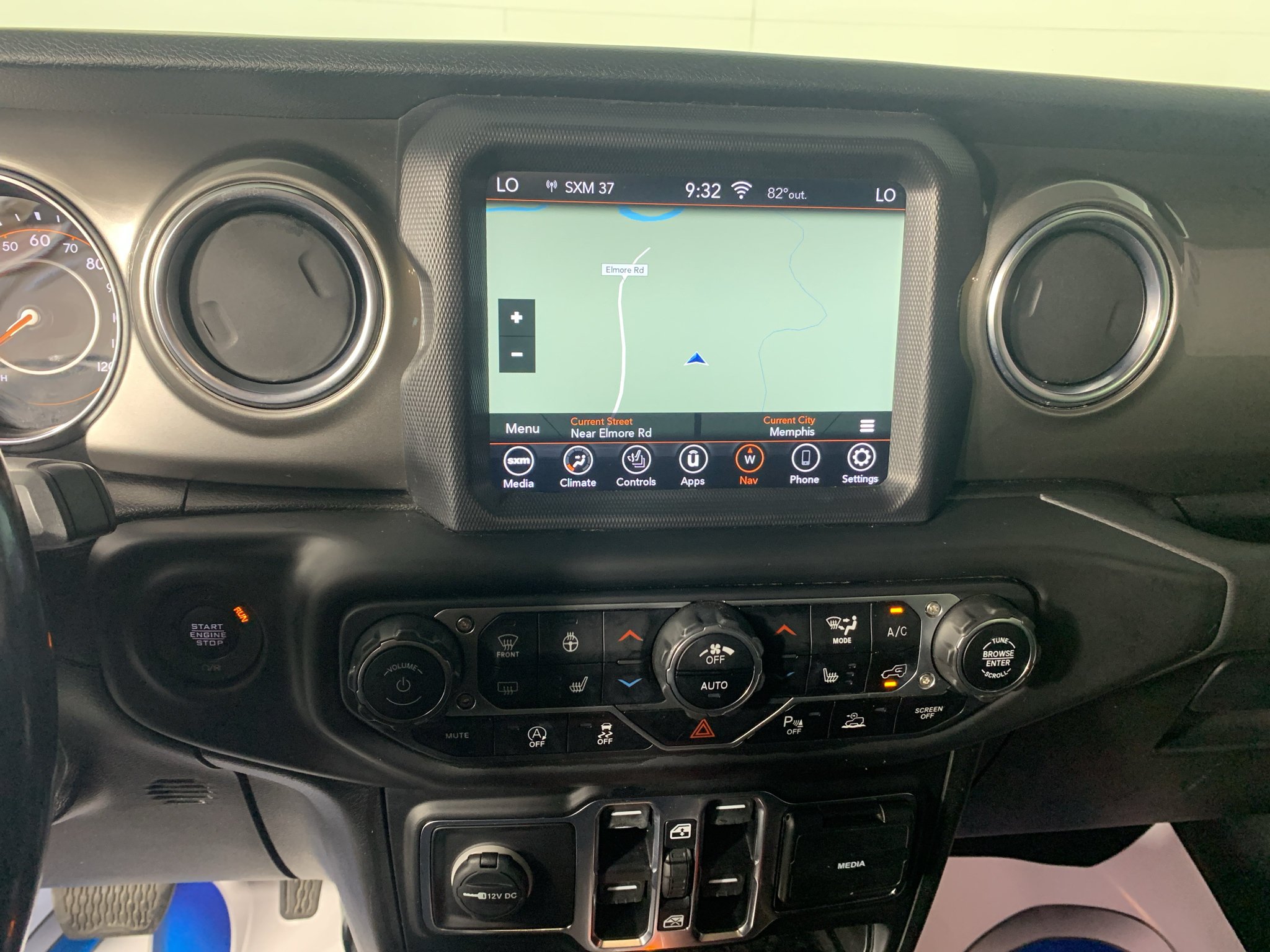 Used 2020 Jeep Gladiator Overland AWD/4WD image 23